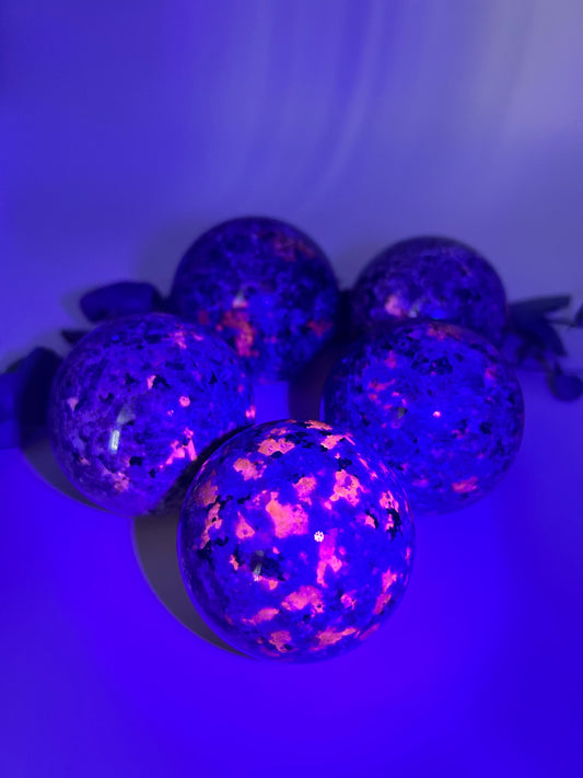 Sodalit reicher Syenit aka Glowing Stone