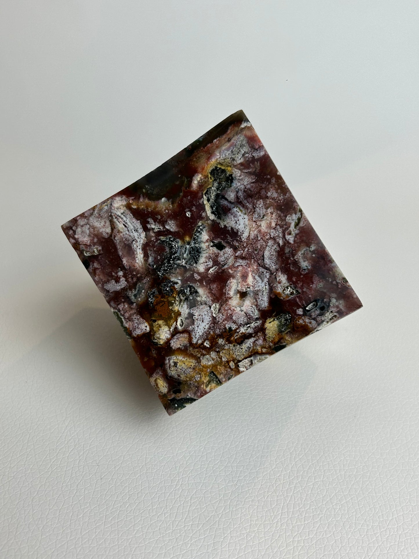 Meeresjaspis Würfel