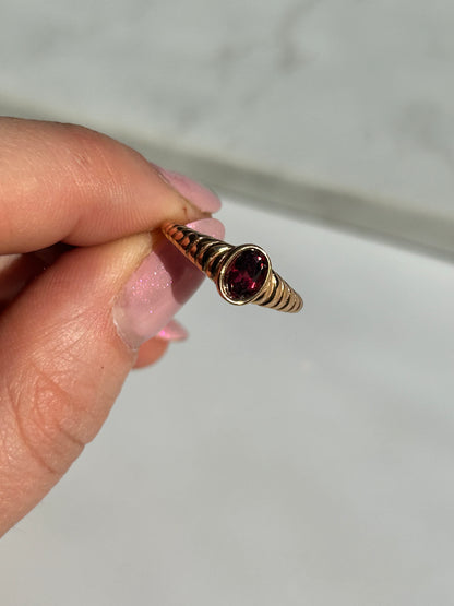 Granat Ring - Vintage Ästhetik - Vergoldet
