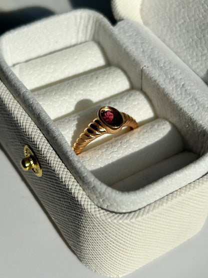Granat Ring - Vintage Ästhetik - Vergoldet