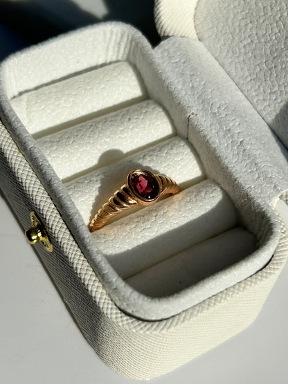 Granat Ring - Vintage Ästhetik - Vergoldet